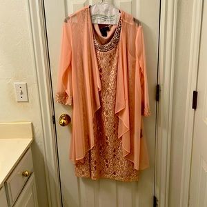 R&M Richards size 16 dress, pearl accent collar with shear cover.